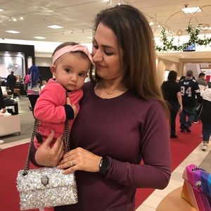 Meet your Posher, Paria